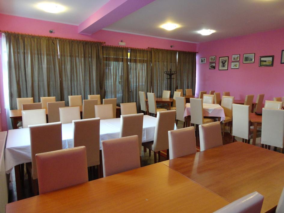 Prenociste "Magnus" Bed & Breakfast Slavonski Brod Exterior photo