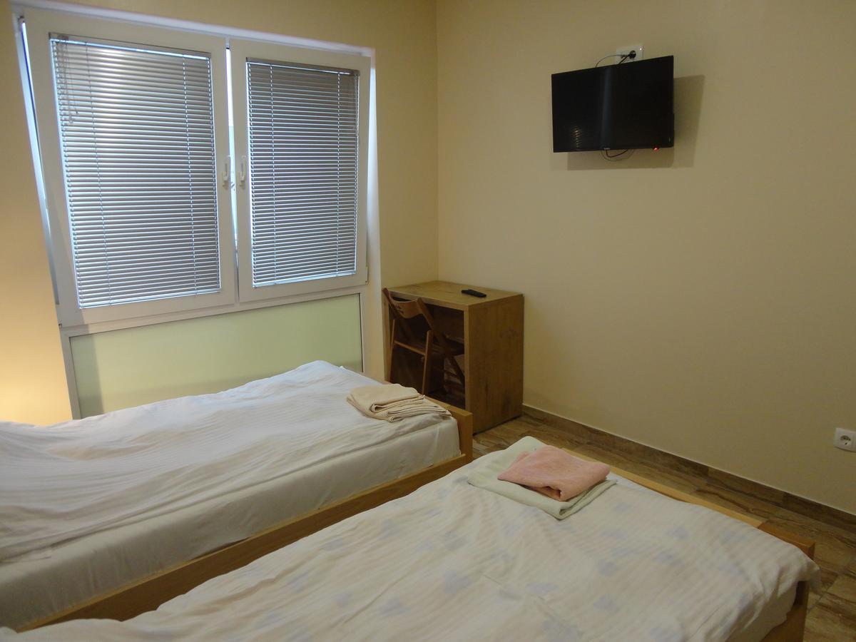Prenociste "Magnus" Bed & Breakfast Slavonski Brod Exterior photo