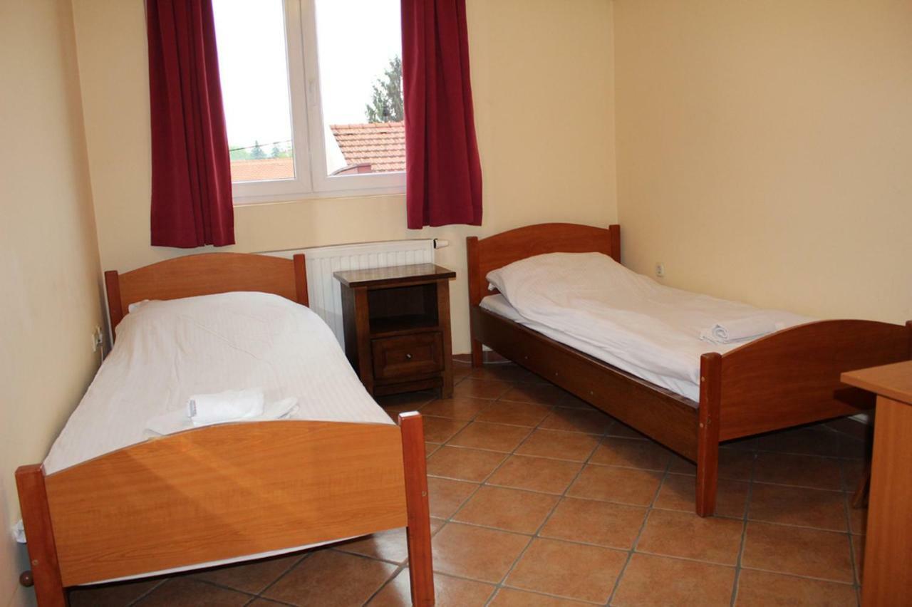 Prenociste "Magnus" Bed & Breakfast Slavonski Brod Exterior photo